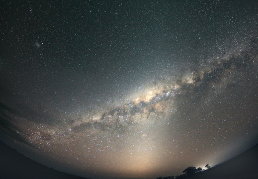 Südliche Milchstraße mit Zodiakallicht nahe Hyden (Australien)
