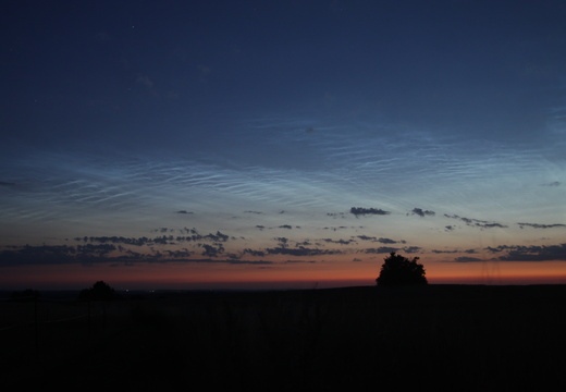 Morgendliche, nactleuchtende Wolken