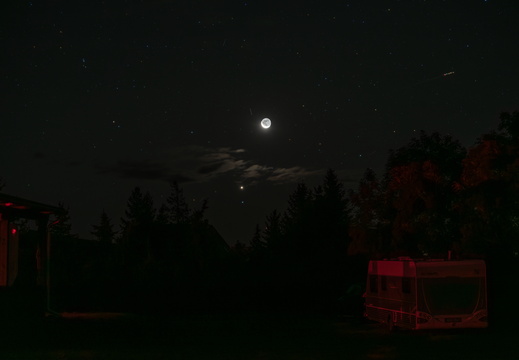 Mond und Venus über dem HTT mit ganz vielen Satellitenspuren