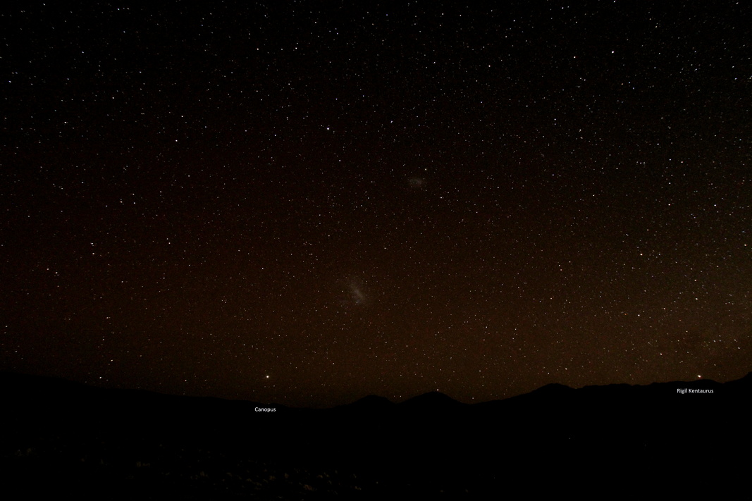 Südhimmel mit Magellanschen Wolken.jpg