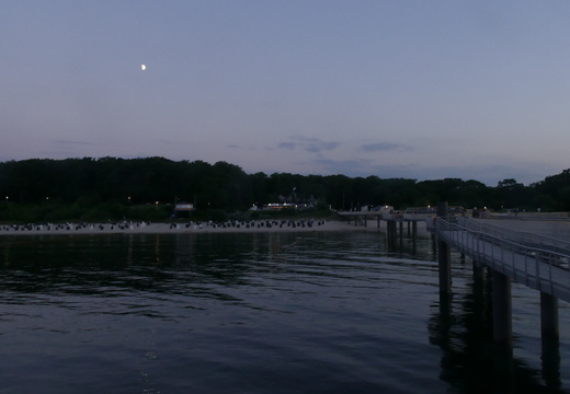 Mond von der Seebrücke Koserow aus